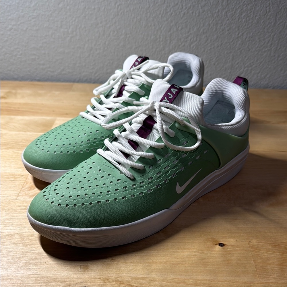 Nike Green Sneakers